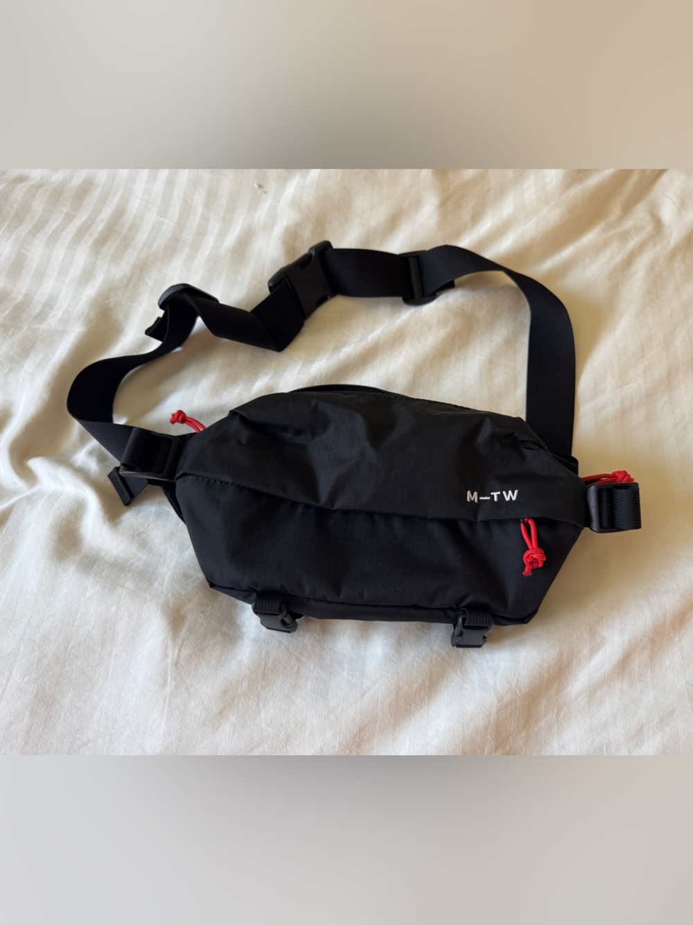 Moment M-TW Crossbody